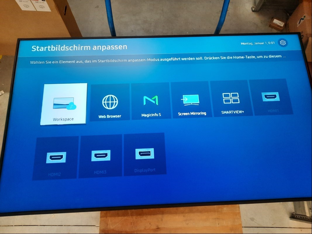 65''(165,1cm) TFT-Display Samsung QM65B (Auflösung 3840 x 2160 4K UHD), 2x USB 2.0 Anschluss, HDMI, DisplayPort, weitere Anschlüsse: RJ45, RS232C in/out, Baujahr/Inbetriebnahme: 2022, Farbe: Schwarz, Seriennummer: QJZHHNET302611L, TFT ohne Standfu...