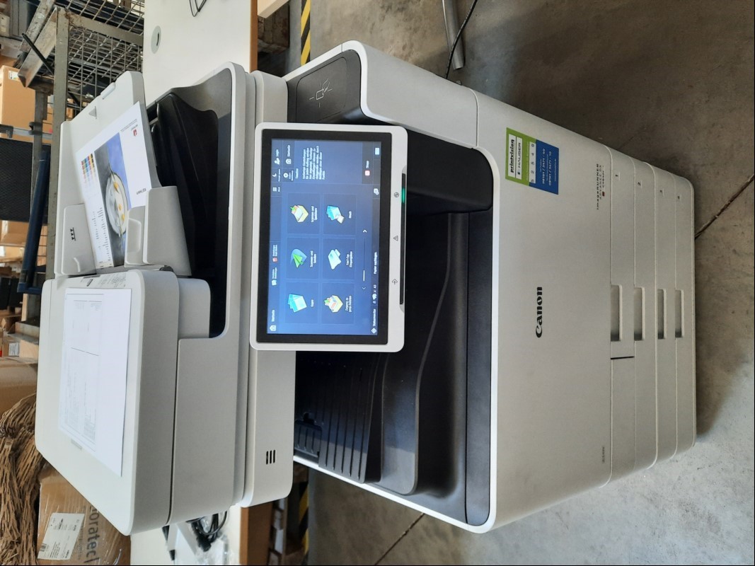 Canon iR ADV C5840i, SN: 3MU13757
4 Papierkassetten, Zähler 102 gesamt ca. 37447, 109 s/w :10703, 124 color 26744  laut Zählerliste,  keine weiteren Tests durchgeführt,,  Gehäuse leicht verschmutzt, Wartung und Service empfohlen, alle Angaben ohne...