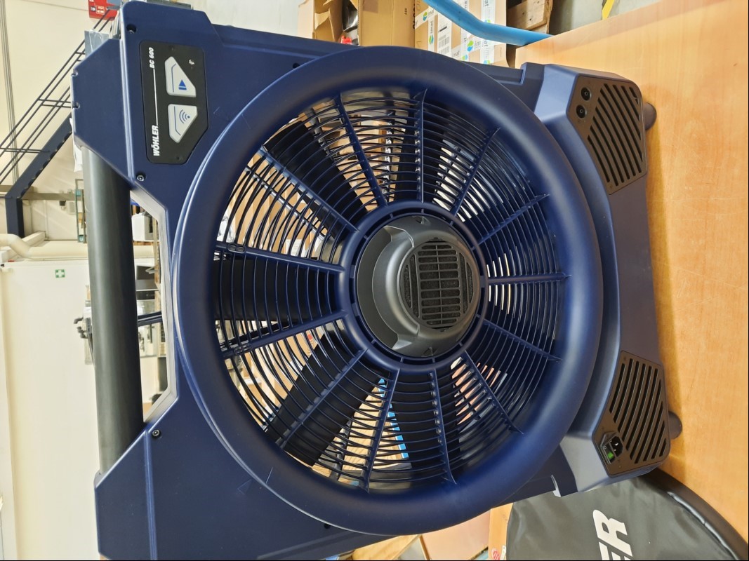Wöhler BC 600 Blower Check Blower Door Messgerät, Baujahr: 2023, SN: 1086, inkl. Teleskop Stange, Abdichtplane, Abdeckhaube, Transporttasche(verschmutzt), Kunstoffkoffer mit Abdichtklemmen-Set, nur elektrisch geprüft (Gerät lässt sich einschalten,...