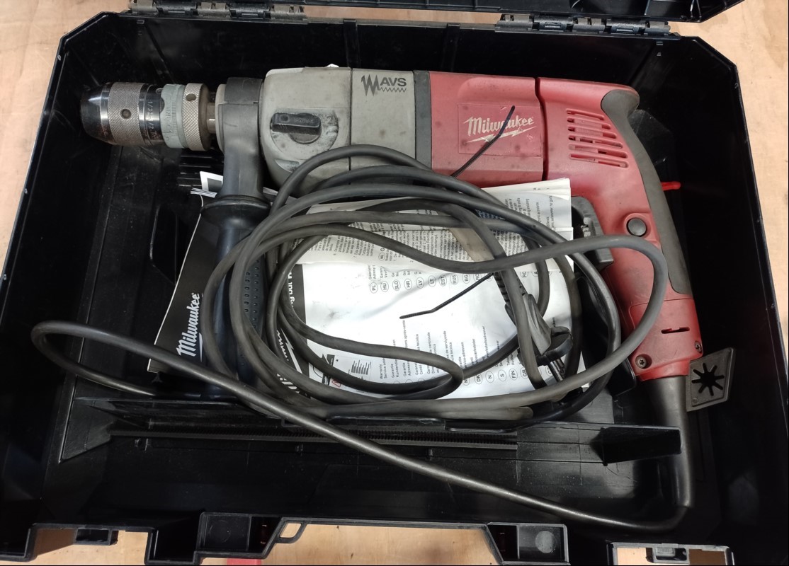 MILWAUKEE Schlagbohrmaschine PD2E 24 RS im Transportkoffer, Gerät ist sehr stark verschmutzt - nur elektrisch geprüft (ID=V06-02)