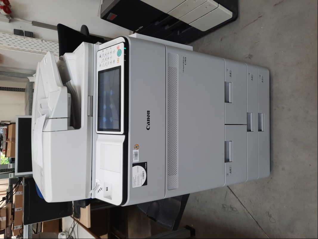 Canon Image Press C165, SN: 3EQ00512 3-in-1 Farb-Multifunktionssystem, Inbetriebnahme 03.2020, professionelles Drucksystems mit 5 Papierzuführungen, Faxkarte integriert, optisch guter Zustand, Zähler: 102 gesamt 213052, 109: s/W 115855, 124 color ...