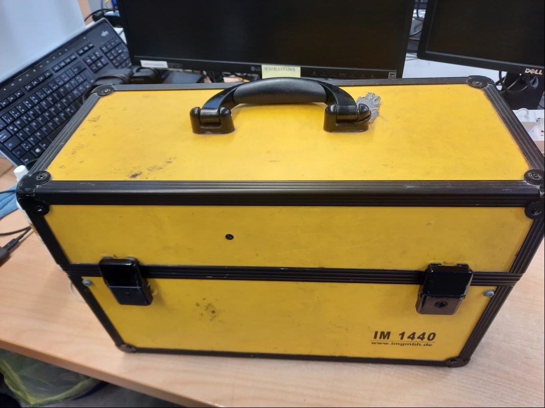 Rauchgasanalysegerät IM 1440 im Koffer mit eingebautem Bondrucker (feed funktioniert, keine weiteren Tests durchgeführt), Messsonde und Netzkabel, Gerät lässt sich einschalten und bedienen - keine weiteren Tests durchgeführt, keine Garantie auf Fu...