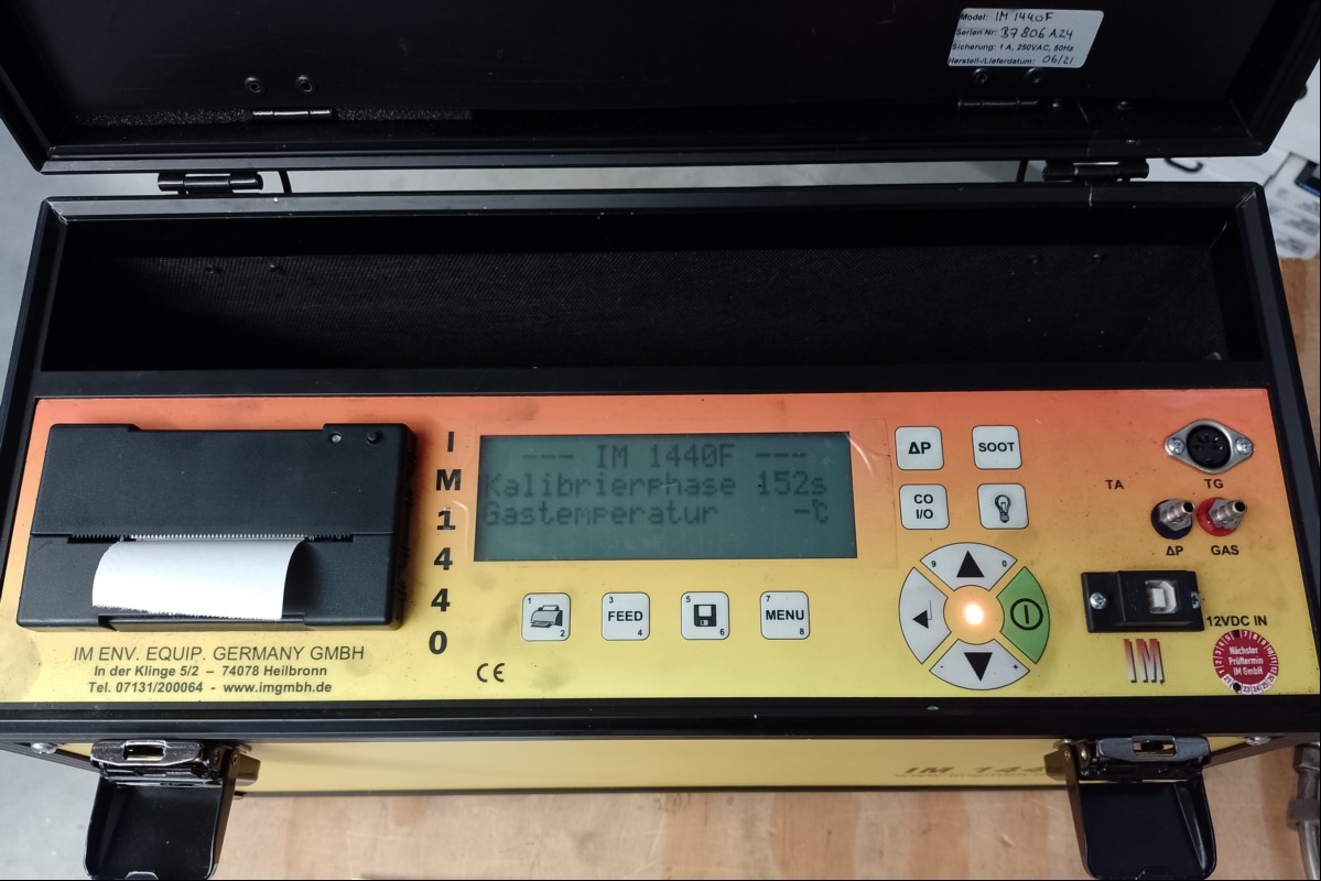 IM 1440F Messgerät zur Emissionsmessung an Flurförderzeugen im Transportkoffer (inkl. 2 Schlüssel), Gasentnahmesonde mit Flex-Rohr, Densitometer IM 900, Leckdetektor CD100A, Sondenspitze und Druckschlauch, 4-zeiliges beleuchtetes Display, RS232 Sc...