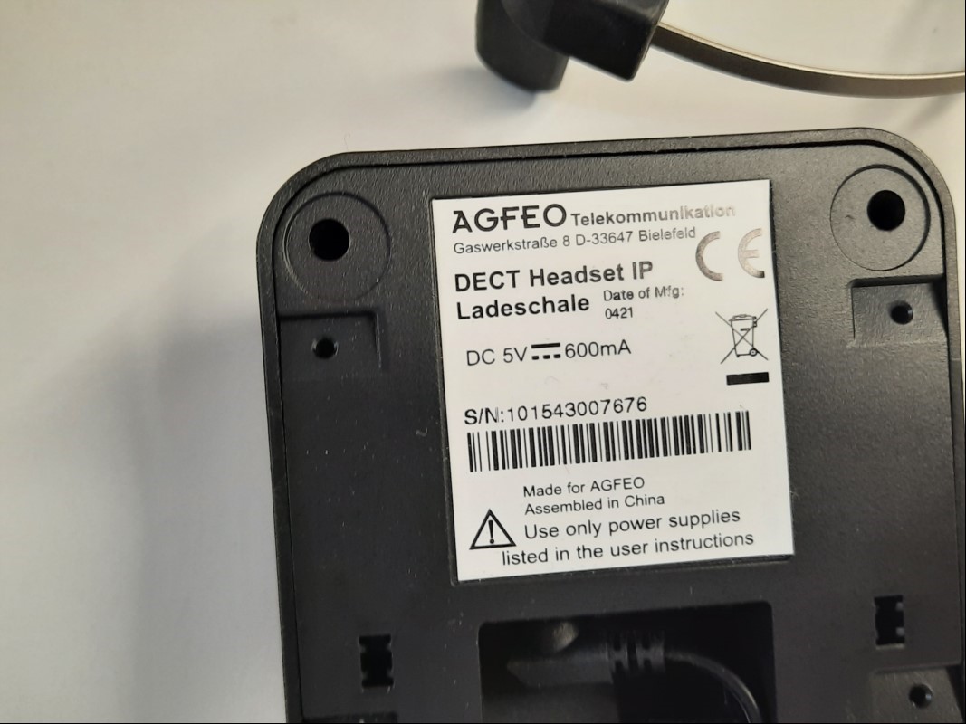 Teile aus Agfeo ES 628IT TK-Anlage, 3x Agfeo St42 Telefone, 6x Agfeo Schnurlos-Telefone DECT 60IP/65IP, 2x Agfeo GHeadset (eine Ladeschale ohne Netzteil), D-Link DGS-100, komplett ungeprüft, keine Garantie auf Funktion und Vollständigkeit (ID=V13-92)