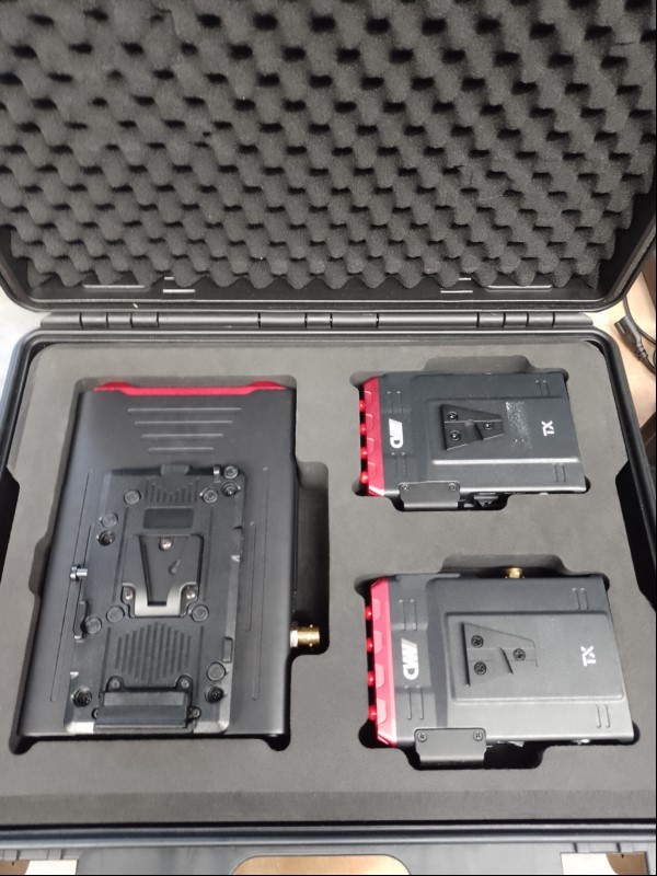 CVW BeamLink Duo Plus ist eine Videofunkstrecke mit zwei Sendern und einem Empfänger im Transportkoffer und diversem Zubehör (siehe Bilder), Inbetriebnahme: 02.2024, guter optischer Zustand! (ID=V02-62)