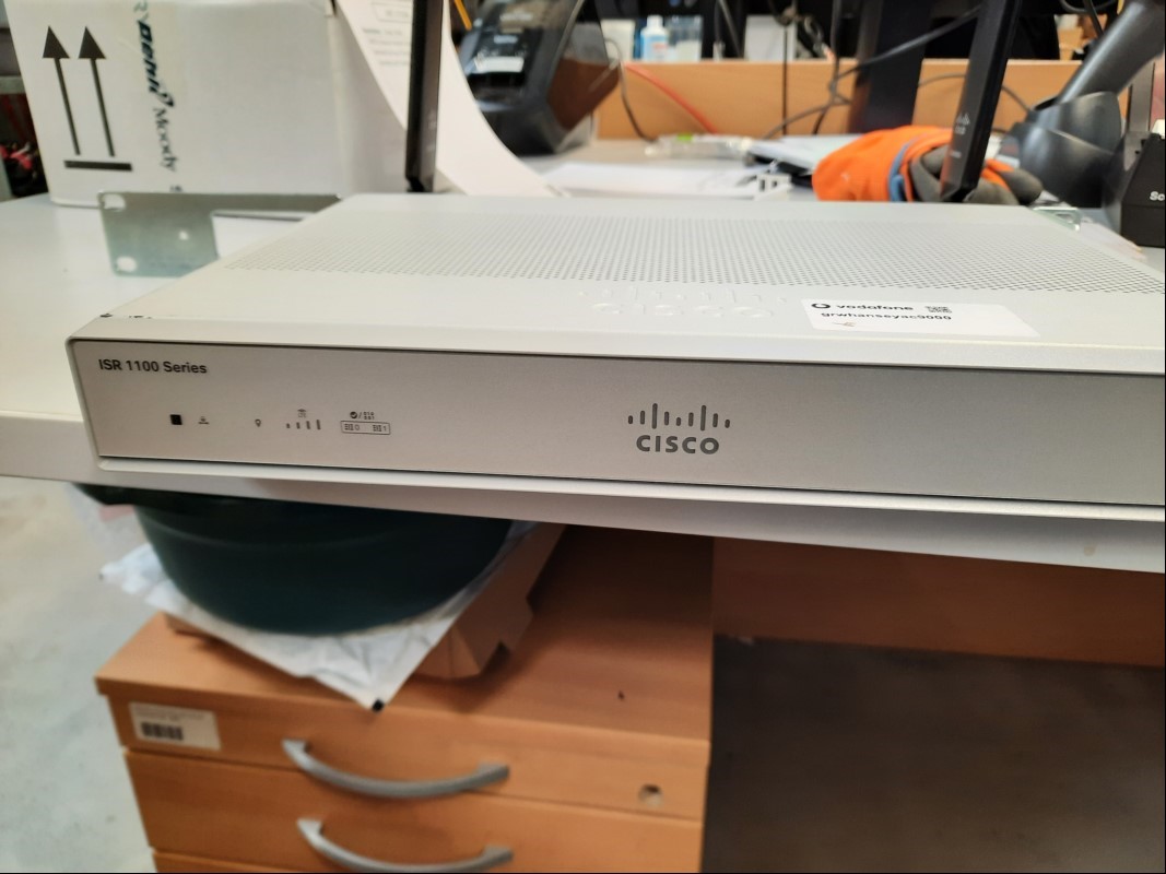 Cisco Router-  C1111-4PLTE - mit Einbauwinkel (ID=V03-73)