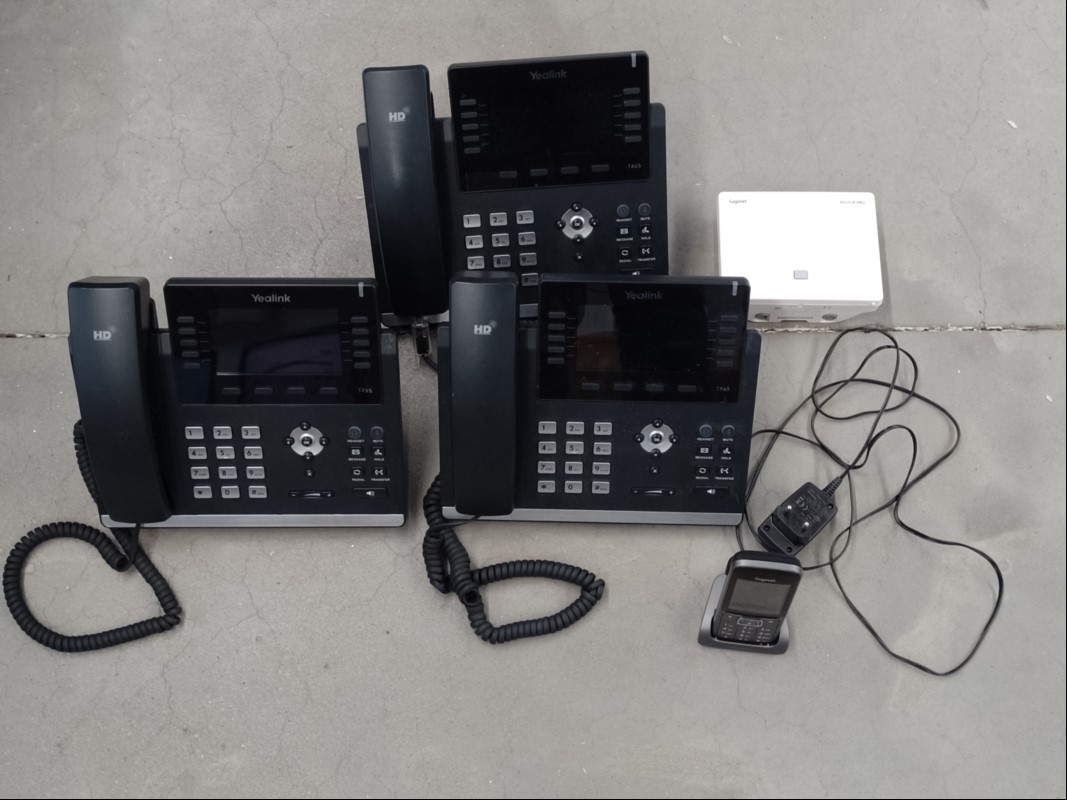 3x YEALINK SIP-T46S SIP-IP-Telefone, 1x Gigaset PRO SL750H und 1x Gigaset N510 DECT Basisstation ohne Netzteil, alles ungeprüft und teilweise verschmutzt! (ID=V06-12)