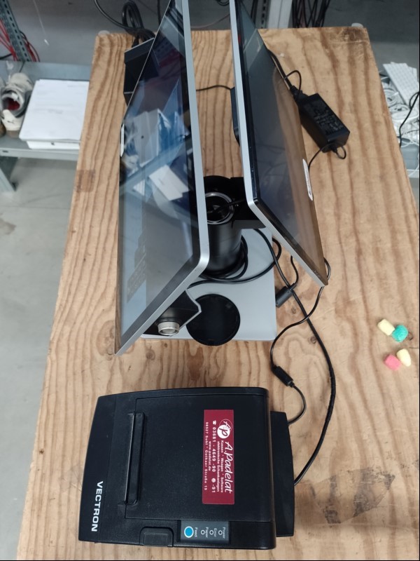 Touchkassensystem bestehend aus: Vectron POS 7 Touchkasse (P156-C) mit Kundendisplay und 1x Vectron Metapace T-3II, Kasse fährt hoch - keine weiteren Tests durchgeführt! (ID=V05-31)