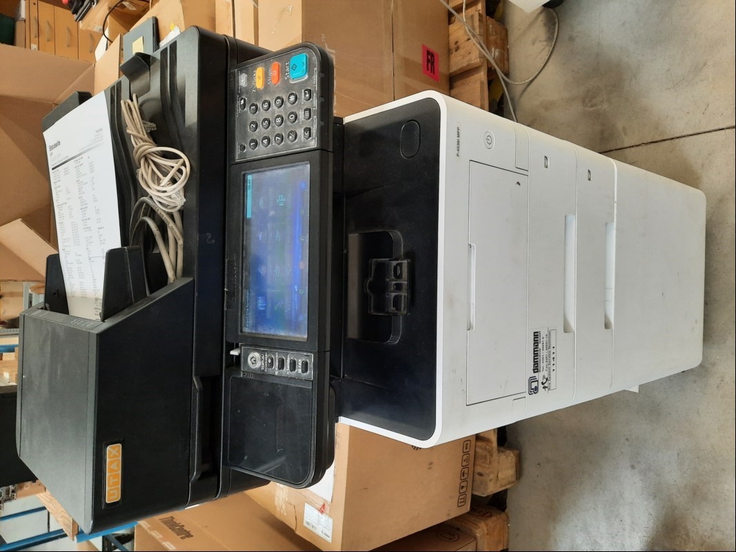 Utax P-4536i MFP + Zub, SN: r9g0520889, 2 Papierkassetten, Unterschrank, Inbetriebnahme:10.2020,Seitenanzahl:149475 laut Statusseite, Tonerstand ca. 50%,Gebrauchsspuren, optischer Zustand : schlecht, elektrisch geprüft - keine Garantie auf Funktio...