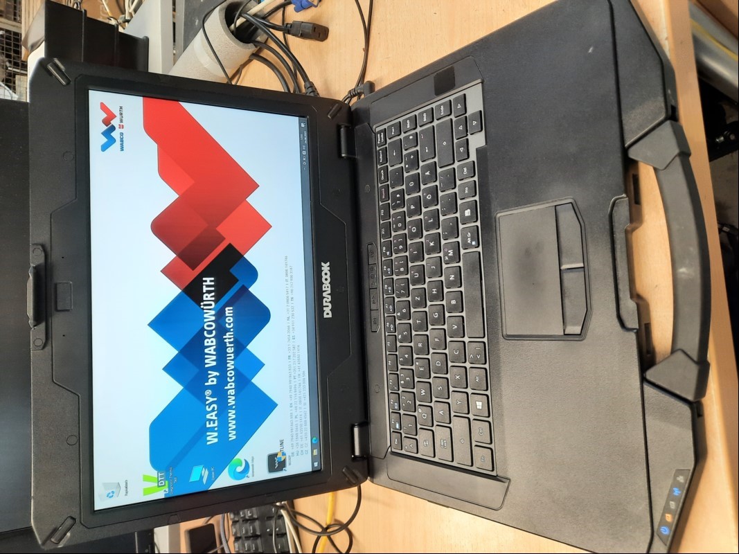 Teile aus WABCOWÜRTH Diagnosesystem für NFZ betehend aus: Durabook (Model: S14I / SN: PD99260NG) inkl. Netzteil, W.EASY Box 2.0 Rev. 1.3 (S/N: 413713) und verschiedenen Adaptern im Hartschalenkoffer (siehe Bilder), Durabook lässt sich starten, kei...