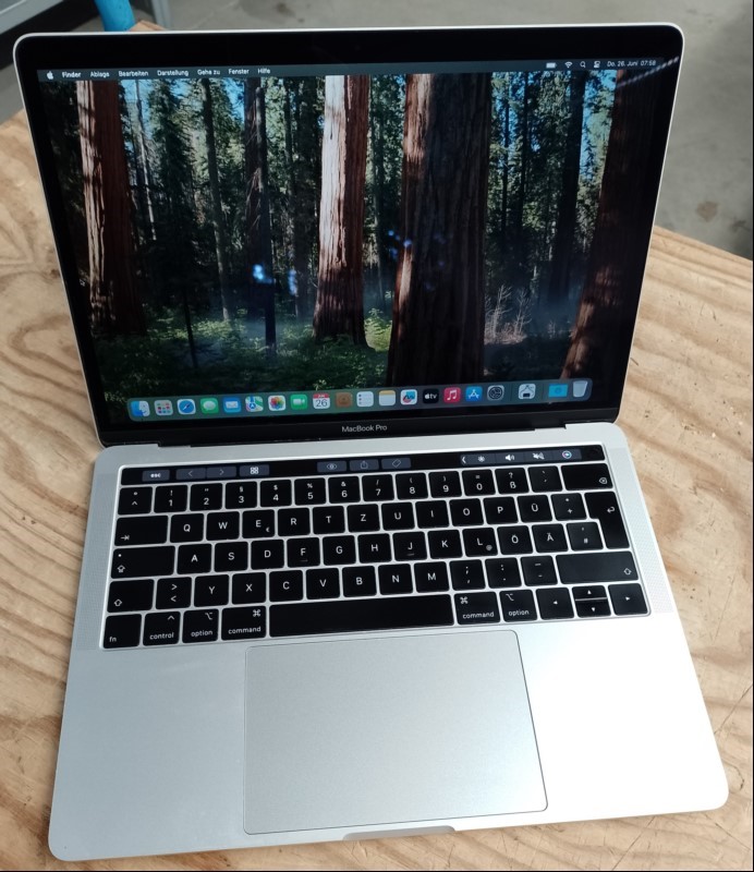 Apple MacBook Pro 13 Retina Touchbar (MacBookPro15,4 - A2159 - Zwei Thunderbolt 3 Ports) silber in OVP mit Intel Core i5-8257U 1,4 GHz, 16 GB LPDDR3 RAM, Display: 33,78 cm (13,3'') Retina LED Backlit (Auflösung 2560 x 1600) glare, 256 GB SSD Apple...