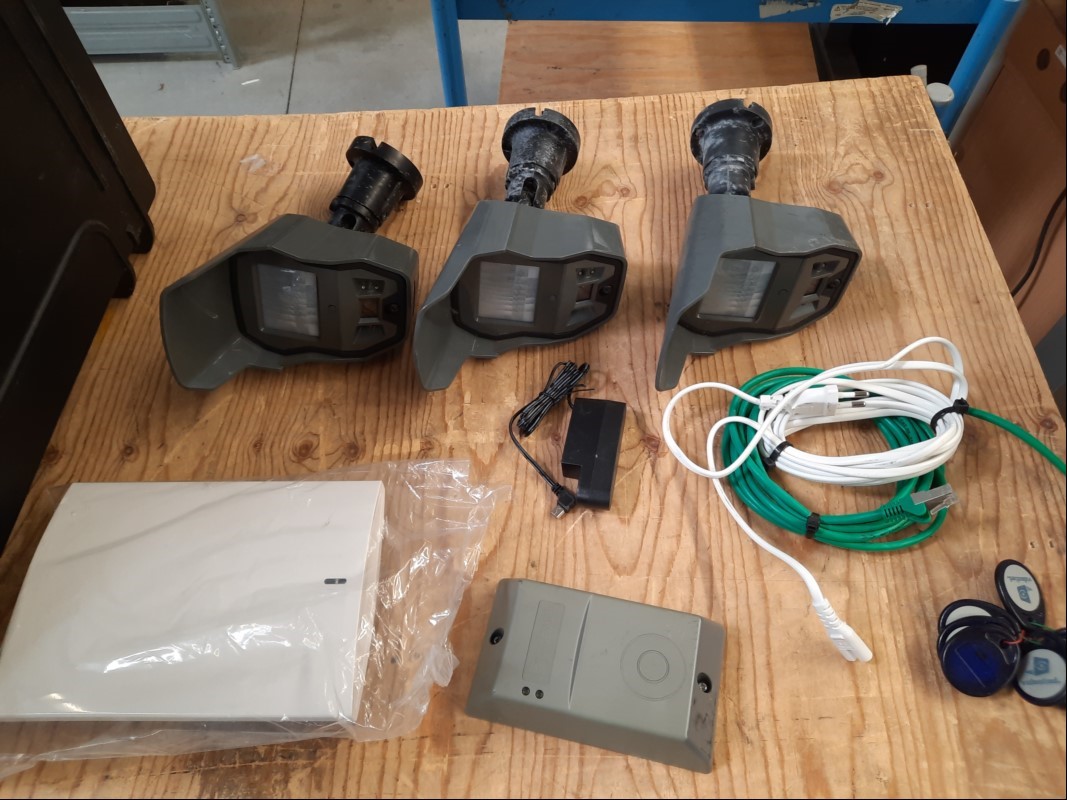 Teile aus Videofied Alarmanlage, siehe Bilder, ungeprüft, keine Garantie auf Funktion und Vollständigkeit (ID=V01-43)