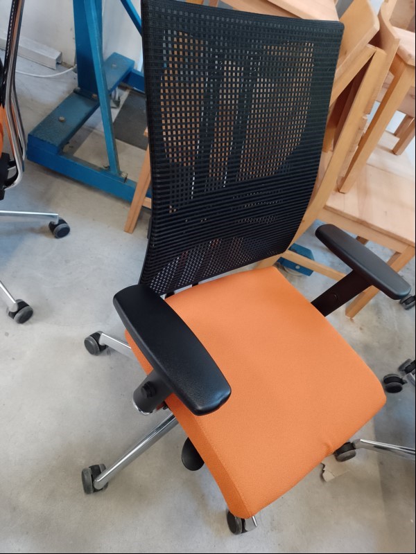 Bürostuhl Nowy Styl Net auf Rollen, Stoffbezug orange, leicht verschmutzt, Gebrauchsspuren, siehe Beispielbild, Nur für Selbstabholer! Kein Versand/Verpacken möglich! (ID=A06-00)