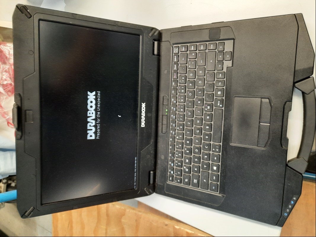 Teile aus WABCOWÜRTH Diagnosesystem für NFZ betehend aus: Durabook (Model: S14I / SN: SY0380200056) inkl. Netzteil, W.EASY Box 2.0 Rev. 1.3 (S/N: 414509) und verschiedenen Adaptern im Hartschalenkoffer (siehe Bilder), Durabook lässt sich starten(k...