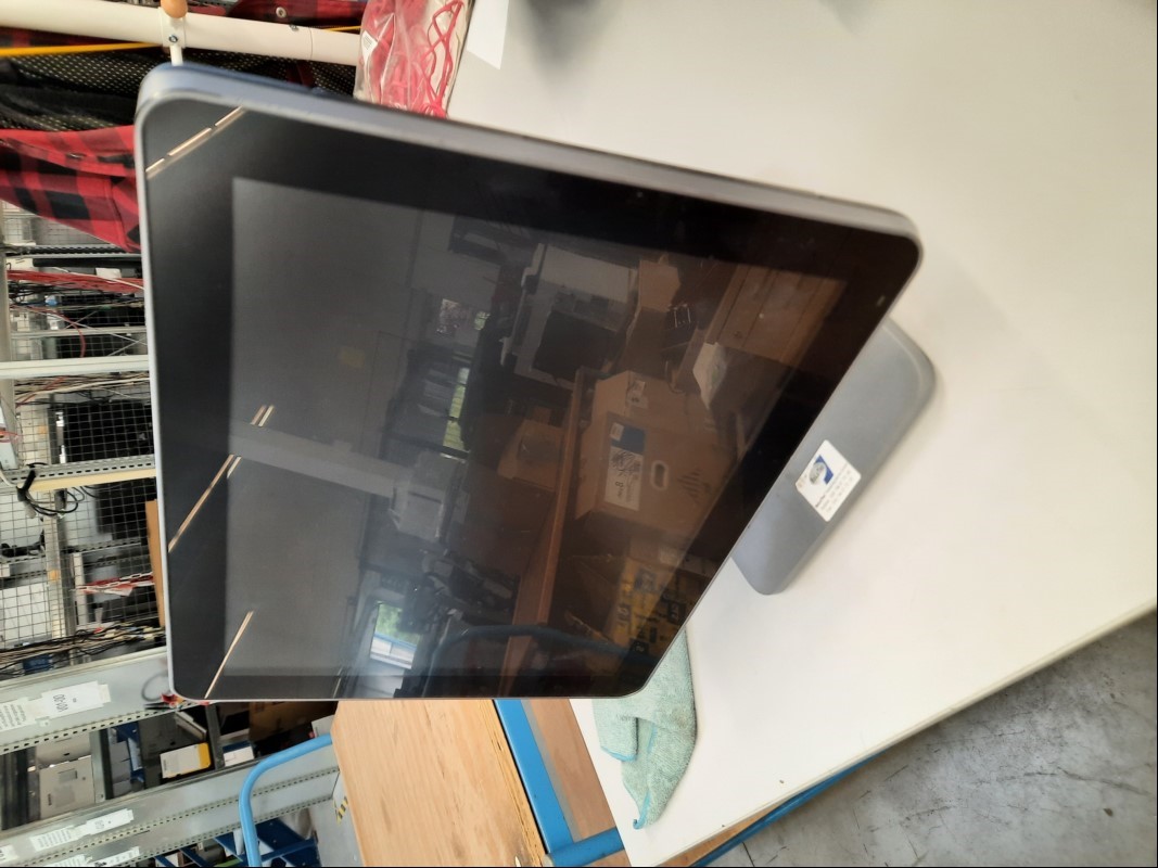 Teile aus Partner Kassnsystem mit Touchkasse Model: A1-1-A (lässt sich einschalten und bedienen Touch-Funktion ok, keine weiteren Tests durchgeführt), Glanzstellen auf dem Touchdisplay, Partner Thermo-Bondrucker Model: RP-100-300II(lässt sich eins...