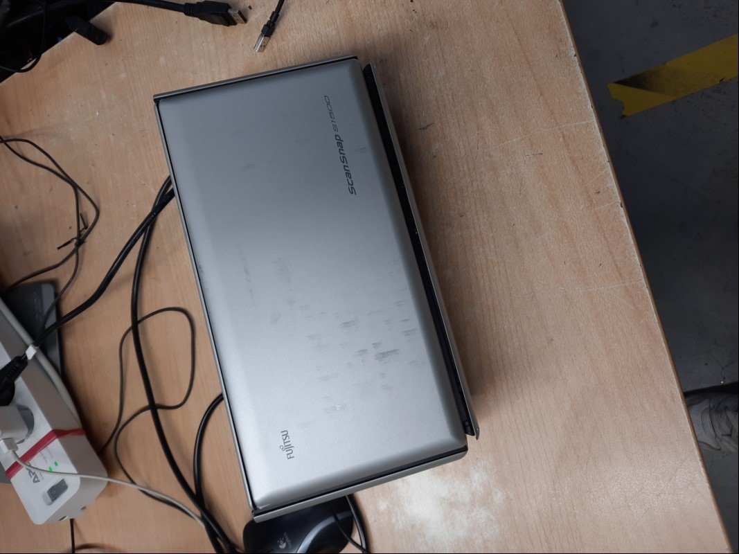 Fujitsu ScanSnap S1500, Seriennummer: 091365, Dokumentenscanner A4/A5, inkl. Netzteil, Gerät läss sich einschalten (Scan-LED leuchtet blau, keine weiteren Tests durchgeführt, keine Garantie auf Funktion und Vollständigkeit) (ID=V02-63)