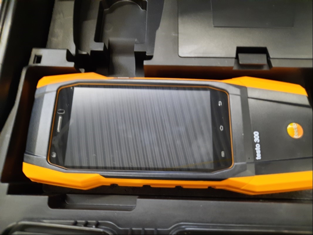 Testo testo 300 Allrounder-Set BASIC, im Hartschalenkoffer, optisch sehr guter Zustand, siehe Bilder, ohne Netzteil, Inbetriebnahme: 01.2024, ungeprüft, keine Garantie auf Funktion und Vollständigkeit (ID=V06-02)