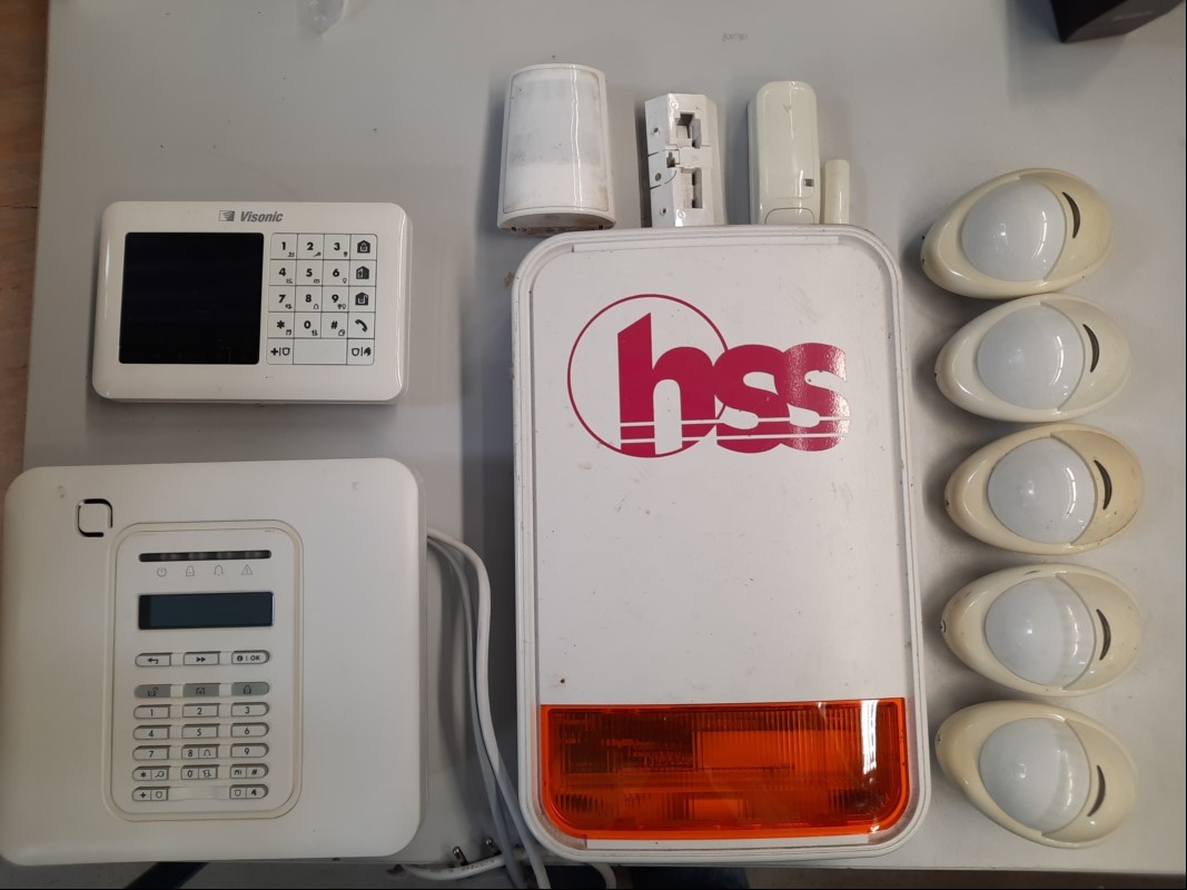 Teile aus Alarmanlage EMA PowerG, siehe Bild, ungeprüft, keine Garantie auf Funktion und Vollständigkeit (ID=V08-73)