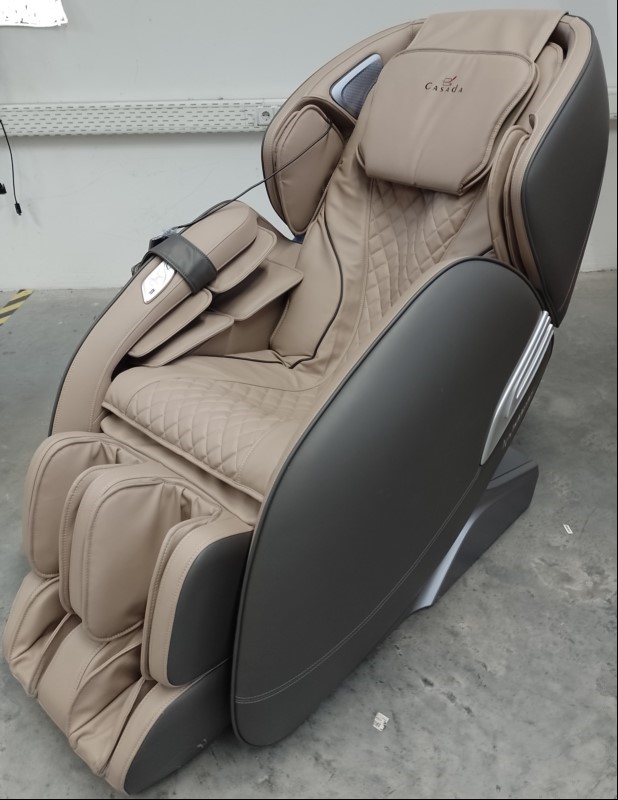 Massagesessel Casada Alphasonic II CMS-532 creme/braun, mit Schnellstart-Panel und Fernbedienung, Seriennummer: A2CB202403210017, Inbetriebnahme: 05.2024, der Massagesessel lässt sich in Betrieb nehmen und Massagefunktion ok, sehr guter optischer ...