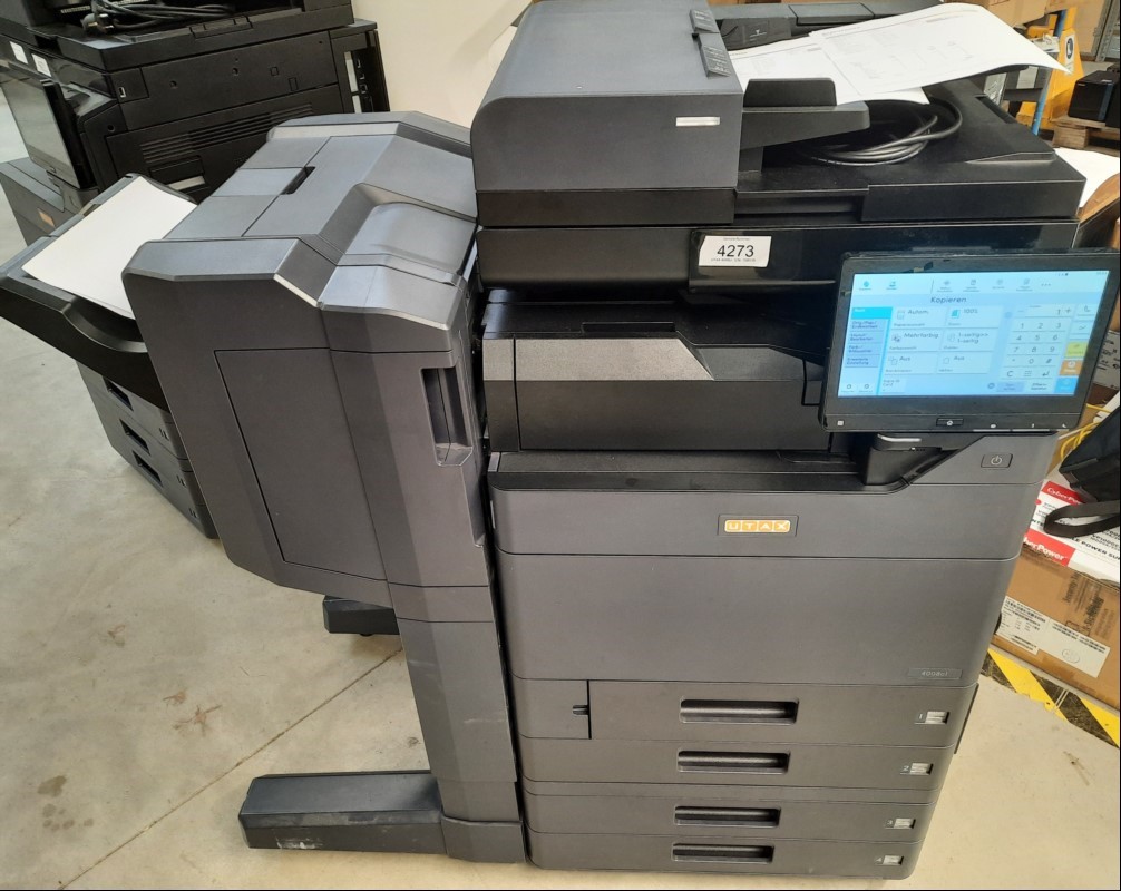 Kopierer Utax 4008ci, SN: H2F2708539,  Inbetriebnahme 04/2023,
 4 Papierfächer, Finisher, rechte Seite der unteren Papierführung abgebrochen,  Toner: sw ca.60% cyan ca. 50% magenta ca. 40% gelb ca. 30% Zähler: Black 119222 , Color12865, laut Statu...