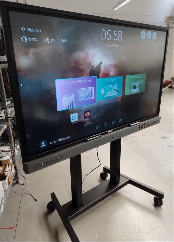 BenQ RP6502 UHD 65'' Touchdisplay mit Fernbedienung und 2x Stift, inkl. BenQ InstaShow WDC20 (2x Transmitter und 1x Receiver) und motorisch höhenverstellbares Fahrgestell, Display lässt sich einschalten - keine weiteren Tests durchgeführt (Stiftst...