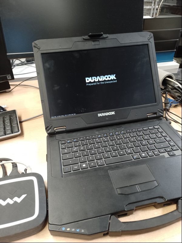 Teile aus WABCOWÜRTH Diagnosesystem für NFZ betehend aus: Durabook (Model: S14I / SN: SY1040200177) inkl. Netzteil und W.EASY Box 2.0 Rev. 1.2 (S/N: 460368) siehe Bilder, Durabook lässt sich starten, keine weiteren Tests durchgeführt-W.easy Box un...
