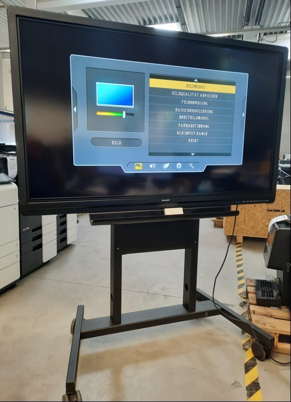 Sharp BIGPAD PN-60SC5, Rollständer, interaktives Whiteboard
SN: 9L307222, mit Fernbedienung, Bild wird angezeigt, Gebrauchsspuren auf der Bildschirm Oberfläche, keine weiteren Tests durchgeführt, keine Garantie auf Vollständigkeit und Funktionen, ...