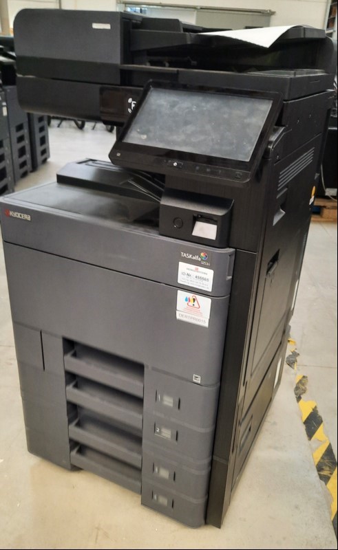 Kyocera TASKalfa 3253ci, SN:RFH9714169 4 Papierkassetten,Zähler total:78429, color:31461, s/w:46968, gebrauchter Zustand mit Verschmutzungen, Klebereste und Abschürfungen am Gehäuse,  Datenlöschung durchgeführt, Reinigung und Service empfohlen, ke...