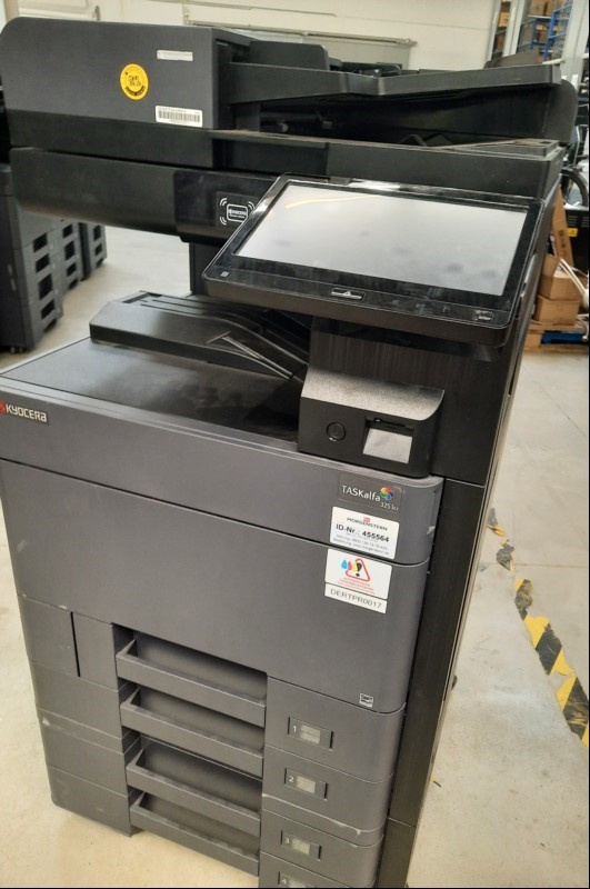 Kyocera TASKalfa 3253ci, SN:RFH9714152 4 Papierkassetten,Zähler total:149930, color:44779, s/w:105151, gebrauchter Zustand mit Verschmutzungen, Klebereste und Abschürfungen am Gehäuse, ADF defekt, Transportschaden, Datenlöschung durchgeführt, Rein...