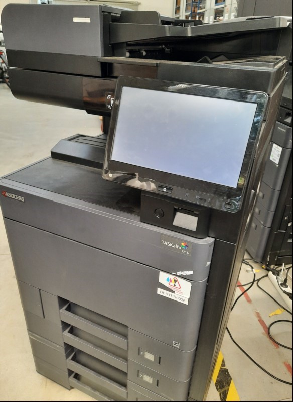 Kyocera TASKalfa 3253ci, SNRFH9714127 4 Papierkassetten,Zähler unbekannt, gebrauchter Zustand mit Verschmutzungen, Klebereste und Abschürfungen am Gehäuse, Kopierer defekt, startet nicht keine Anzeige, Reinigung und Service notwendig, keine Garant...