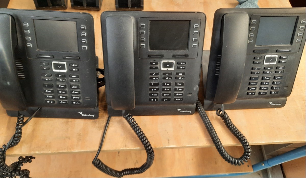 3x Bin Tec elmeg IP630 VoiP Telefone, mit Gebrauchsspuren, ungeprüft keine Garantie auf Funktion und Vollständigkeit (ID=V16-02)