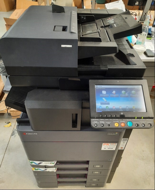 Kyocera Taskalfa 3252ci SN: W2S7316055, Inbetriebnahme 08.2018, 4 Papierkassetten, Zähler total:416680 laut Statusseite, Ausdrucke gut, Gehäuse mit Abschürfungen und Verunreinigungen, Gehäuse Schaden, Abdeckung Resttonerbox defekt, Datenlöschung d...