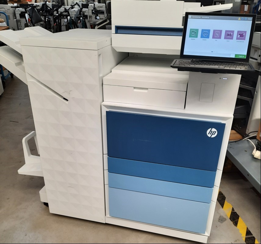 HP HP LJ MFP E73130z Engine, SN: CZBBS950V2, Inbetriebnahme 10.2024, 3 Papierfächer, Finisher, optisch  gebrauchter Zustand, Zähler gesamt: 14638 laut Verbrauchsseite, Ausdrucke gut, Toner ca. 80%, Gehäuse verschmutzt mit Abschürfungen, Wartung un...