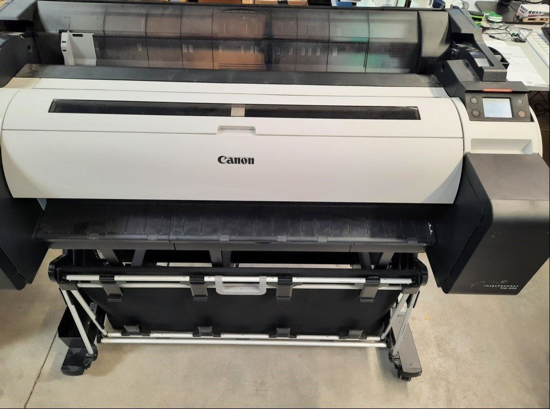 Canon iPF TM-300, SN: BALB18178, System startet,Tinte vorhanden keine Tests durchgeführt,Inbetriebnahme  08.2020, ca. 1831m² laut Anzeige gedruckt, Gehäuse verschmutzt mit Abschürfungen,  keine Garantie auf Funktion und Vollständigkeit, alle Angab...