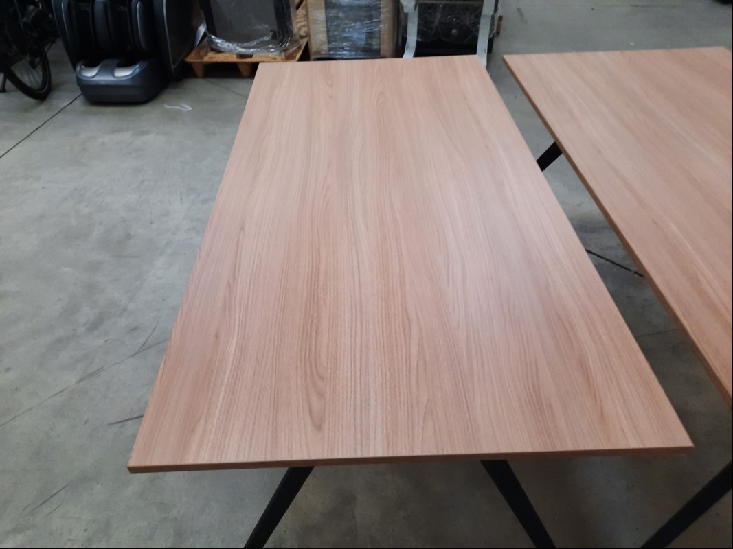 Konferenztisch Kastanienplatte mit schwarzem Metallgestell, Tisch muss Sachgerecht montiert werden, Maße: H: 74,5cm, B: 160cm, T: 80cm, kein Versand/Verpacken nur Selbstabholer, keine Garantie auf Funktion und Vollständigkeit (ID=A06-00)