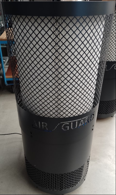 Luftreiniger/Raumluftfilter Apodis AirGuard 1000, auf Rollen, Farbe: grau, Baujahr: 2022, Art.-Nr.: AP00008390, Durchmesser: 51 cm / Höhe: 121,5 cm, Seriennummer: 4502876054/G85, Gerät lässt sich einschalten (Luftstrom merkbar in 2 Stufen regelbar...