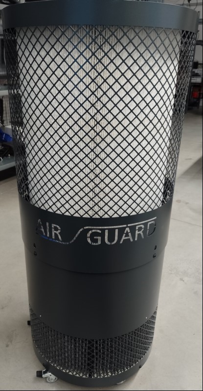 Luftreiniger/Raumluftfilter Apodis AirGuard 1000, auf Rollen, Farbe: grau, Baujahr: 2022, Art.-Nr.: AP00008390, Durchmesser: 51 cm / Höhe: 121,5 cm, Seriennummer: 4502876054/G19, Gerät lässt sich einschalten (Luftstrom merkbar in 2 Stufen regelbar...