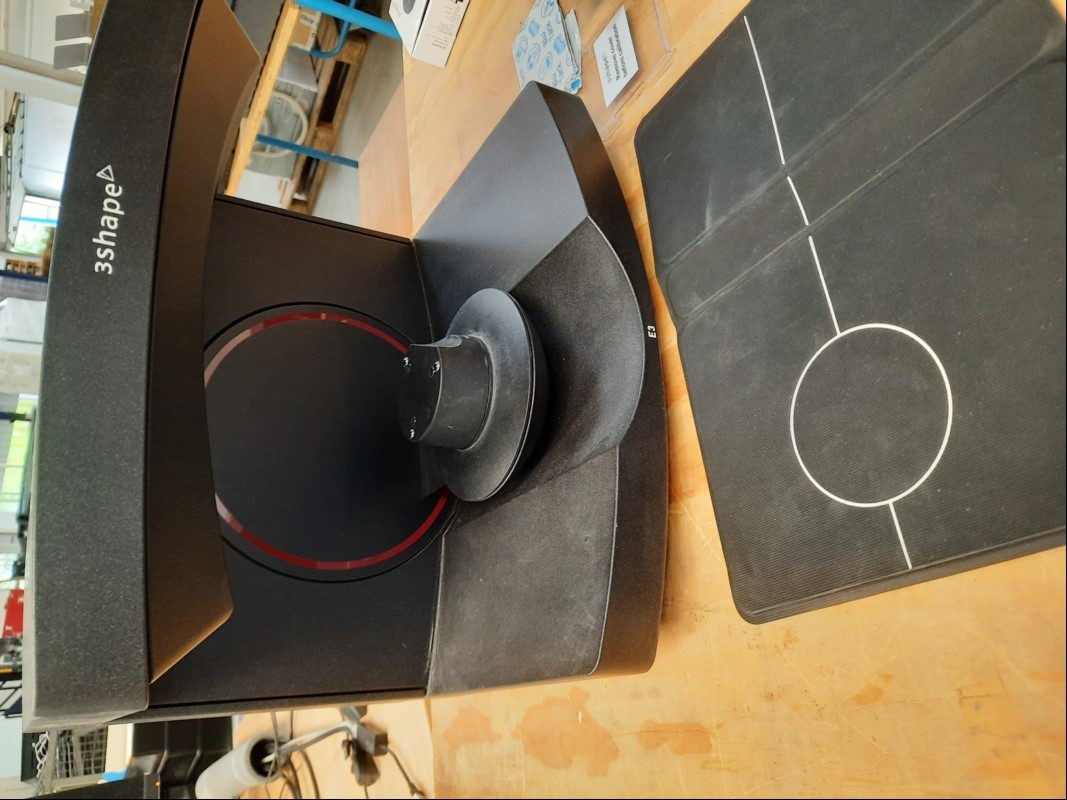 3Shape-E3 Labor-Sanner Dentalscanner, inkl. Netzteil und Zubehör, siehe Bilder, keine Software im Lieferumfang, Gerät wurde unter Windows erkannt, keine weiteren Tests durchgeführt, keine Garntie auf Funktion und Vollständigkeit (ID=V15-42)