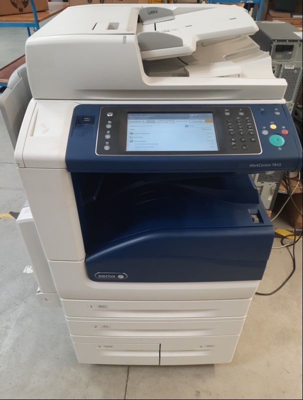 Xerox WC 7845i, SN: 3913784129, 4 Papierfächer optisch schlechter Zustand, Zähler gesamt: ca. 101066 laut Anzeige Ausdrucke nicht möglich, Tonerstand unbekannt, Steckverbindung zum Paperdeck defekt, Netzanschlussverbindung rausgerissen, Reinigung ...