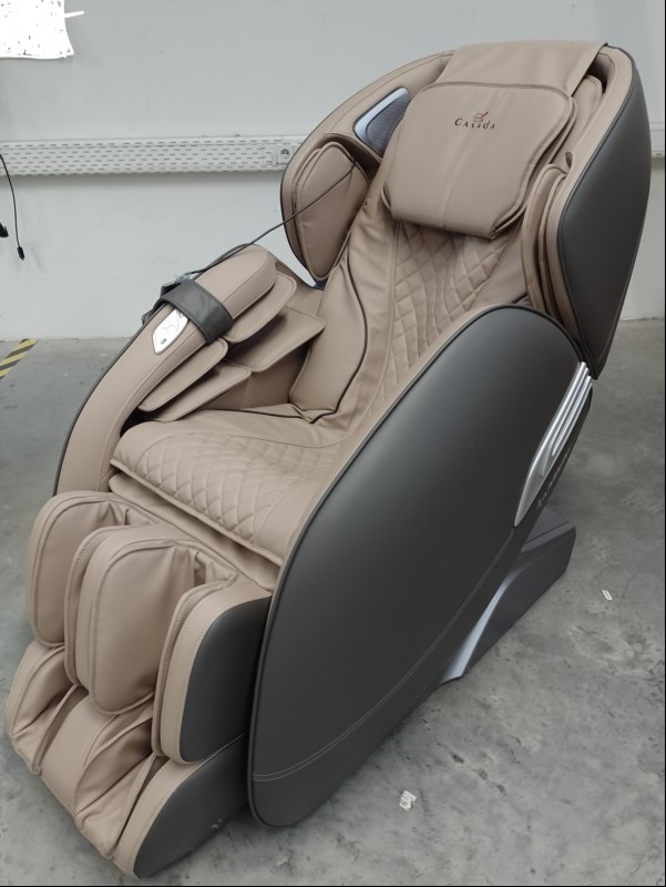 Massagesessel Casada Alphasonic II CMS-532 creme/braun, mit Schnellstart-Panel und Fernbedienung, Seriennummer: A2CB202403210007, Inbetriebnahme: 05.2024, der Massagesessel lässt sich in Betrieb nehmen und Massagefunktion ok, sehr guter optischer ...