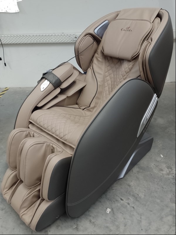 Massagesessel Casada Alphasonic II CMS-532 creme/braun, mit Schnellstart-Panel und Fernbedienung, Seriennummer: A2CB202403210006, Inbetriebnahme: 05.2024, der Massagesessel lässt sich in Betrieb nehmen und Massagefunktion ok, sehr guter optischer ...