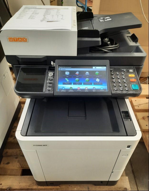 Utax P-C3566i MFP, SN:RC72Y12289, Inbetriebnahme 04/2023, Zähler laut Statusseite ca.2826 gesamt, Ausdrucke gut, Tonerstand color über 50%, schwarz ca. 40% 1 Papierkassette, keine weiteren Tests durchgeführt, Gehäuse verschmutzt, Reinigung empfole...