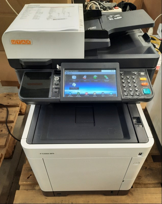 Utax P-C3562i MFP, SN:RC32Y05268, Inbetriebnahme 04/2023, Zähler laut Statusseite ca.4031 gesamt, Ausdrucke gut, Tonerstand ca.10%, 1 Papierkassette, keine weiteren Tests durchgeführt, Gehäuse verschmutzt, Reinigung empfolen, keine Garantie auf Fu...