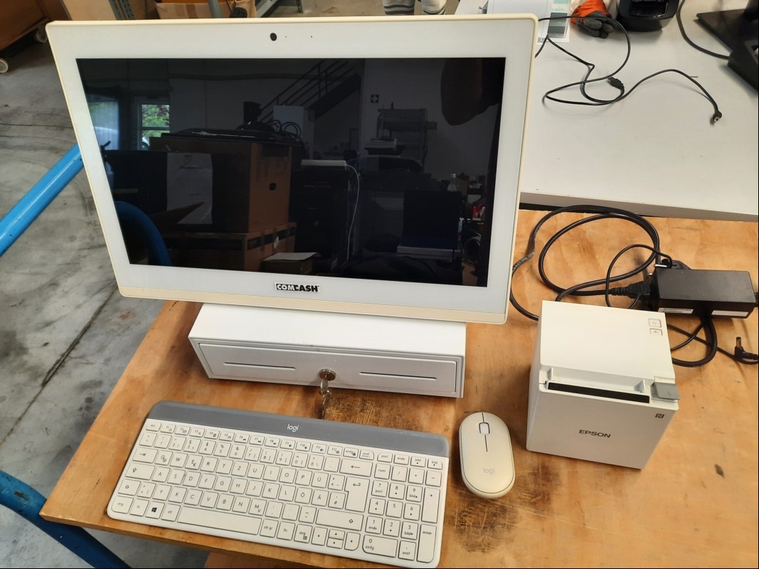 Teile aus ComCash Kassensystem mit Comhair Shuttle AIO Touch-PC, inkl. Netzteil (Gerät lässt sich einschalten und bedienen,Touch-Funktion ok, keine weiteren Tests durchgeführt), Epson TM-m30 Model: M335A, inkl. Netzteil (Gerät lässt sich einschalt...