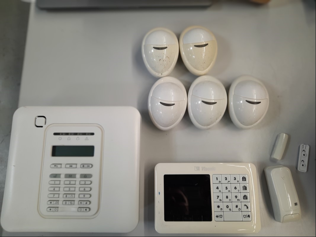 Teile aus Alarmanlage Visonic PowerMaster, siehe Bilder, ungeprüft, keine Garantie auf Funktion und Vollständigkeit (ID=V16-83)