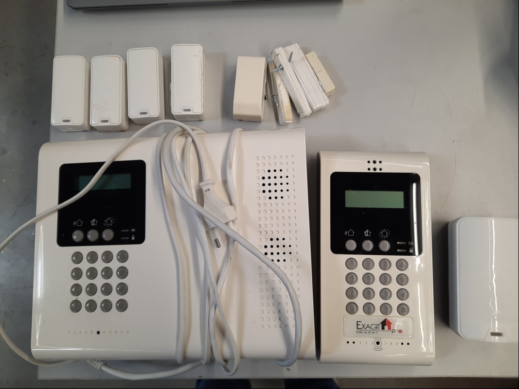 Teile aus Alarmanlage Risco Ltd., siehe Bilder, ungeprüft, keine Garantie auf Funktion und Vollständigkeit (ID=V16-83)