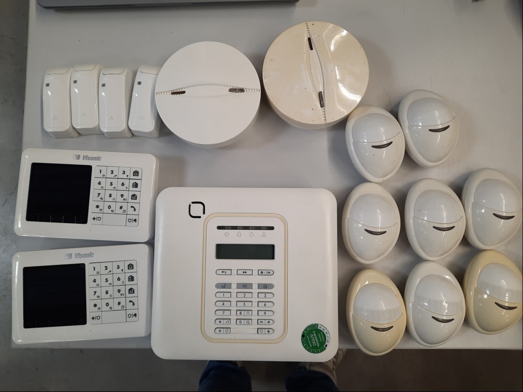 Teile aus Alarmanlage Visonic EMA PowerG, siehe Bilder, ungeprüft, keine Garantie auf Funktion und Vollständigkeit (ID=V16-93)