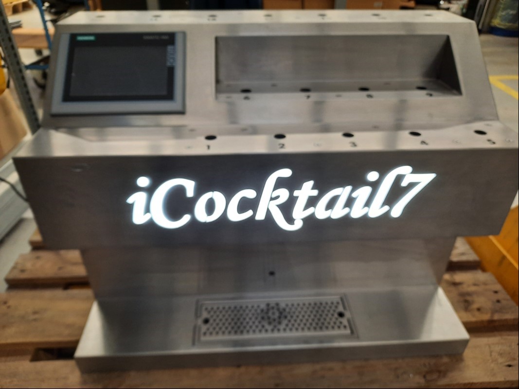iCocktail7 Cocktailmaschine, ohne Zubehör, Baujahr: 07.2024, nur elektrisch geprüft-Gerät lässt sich einschalten und teilweise Bedienen da es mit einem unbekanntem Passwort gesichert ist, Seriennummer: 0163, teilweise Klebereste und leichte Versch...