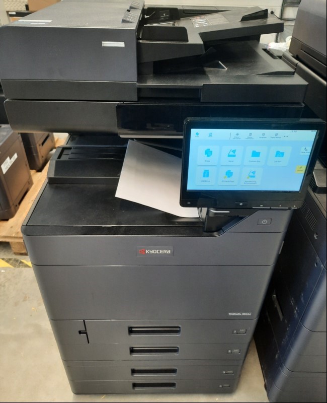 Kyocera TASKalfa 3554ci, SN: H563253848, 4 Papierkassetten, optisch gebrauchter Zustand, Abschürfungen am Gehäuse, Klebereste am Gehäuse, Zähler gesamt: ca.15125 laut Statusseite,  Ausdrucke gut, Reinigung und Service empfohlen, Inbetriebnahme 06....