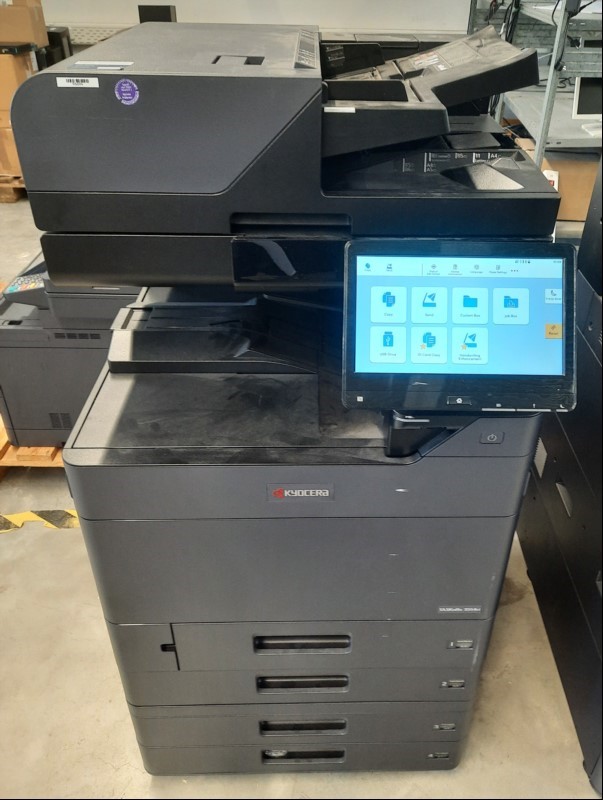 Kyocera TASKalfa 3554ci, SN: H563153197, 4 Papierkassetten, Duplex-Scanner DP 7160, optisch guter gebrauchter Zustand, Verschmutzungen am Gehäuse, Klebereste am Gehäuse, Zähler gesamt: ca.11760 laut Statusseite,  Ausdrucke gut, Reinigung und Servi...
